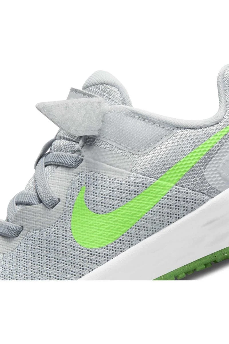 נעלי ספורט לנוער Nike Revolution 6 בצבע אפור וירוק - Image 3