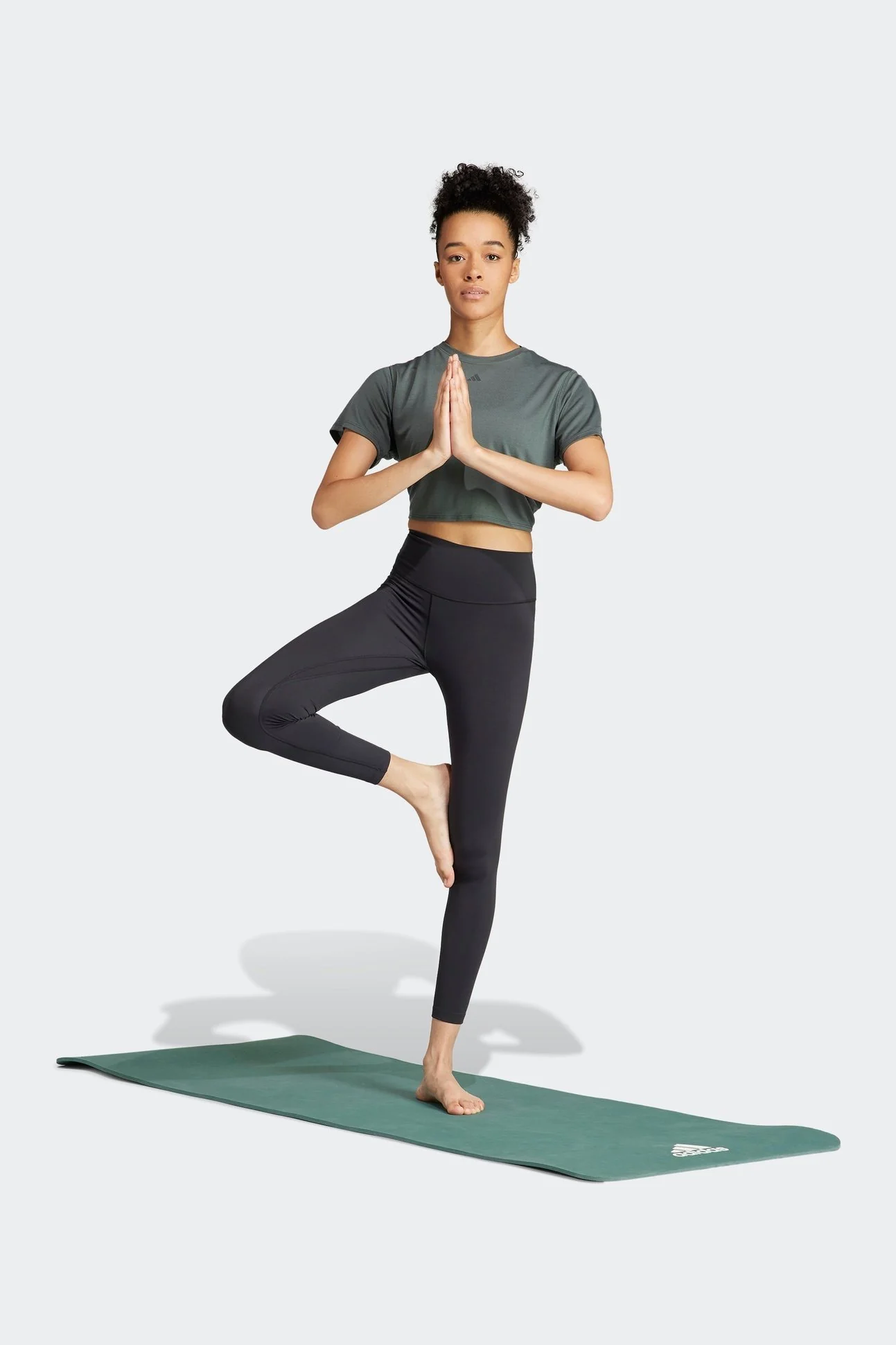 טישירט לנשים YOGA STUDIO WRAPPED בצבע אפור - Image 3
