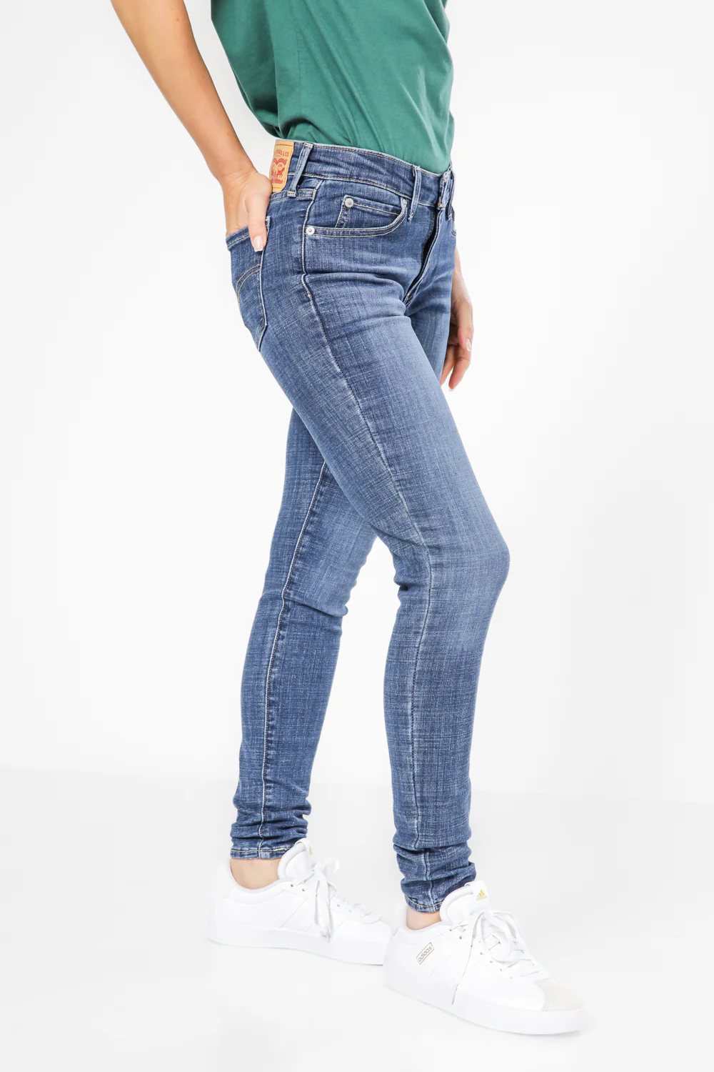 ג'ינס לנשים 711 SKINNY בצבע כחול כהה - Image 2