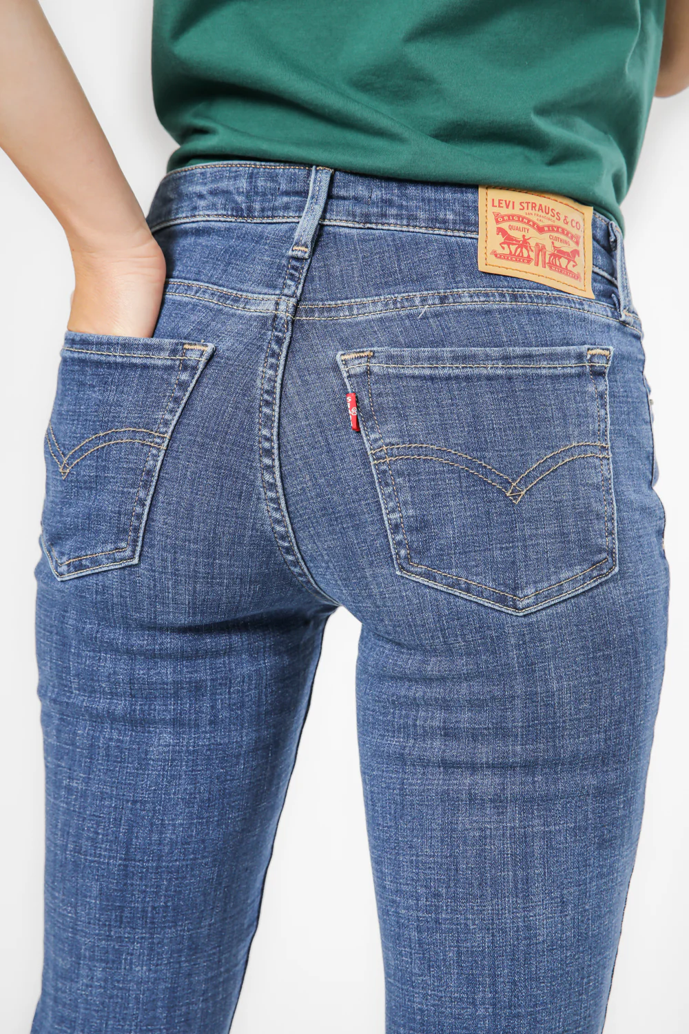 ג'ינס לנשים 711 SKINNY בצבע כחול כהה - Image 5