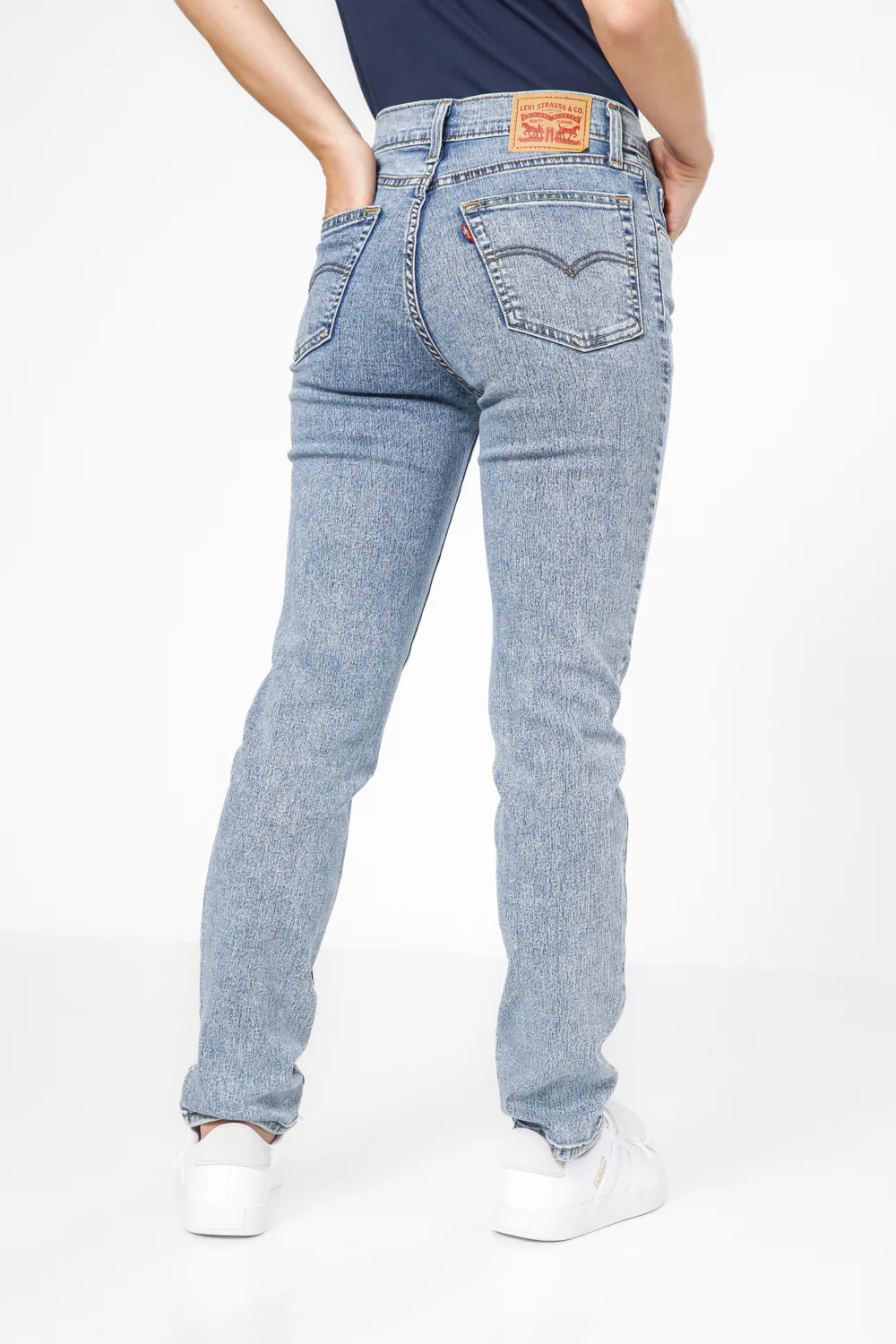 ג'ינס 724 High Rise Straight בצבע כחול בהיר - Image 4
