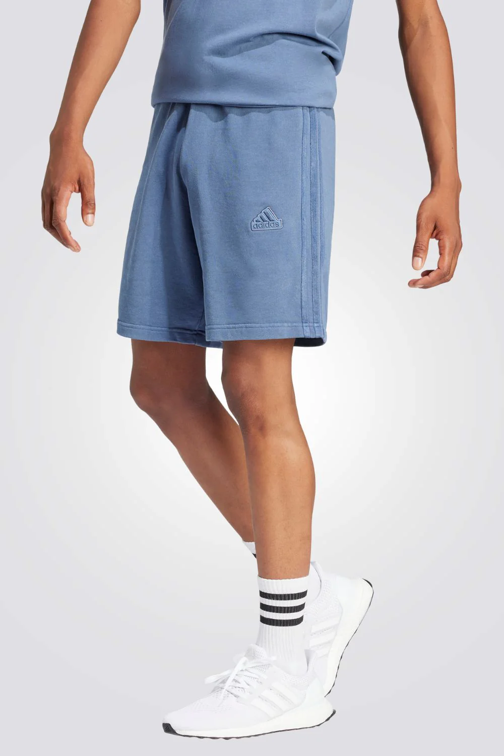 מכנסיים קצרים לגברים ALL SZN FRENCH TERRY 3-STRIPES GARMENT בצבע כחול