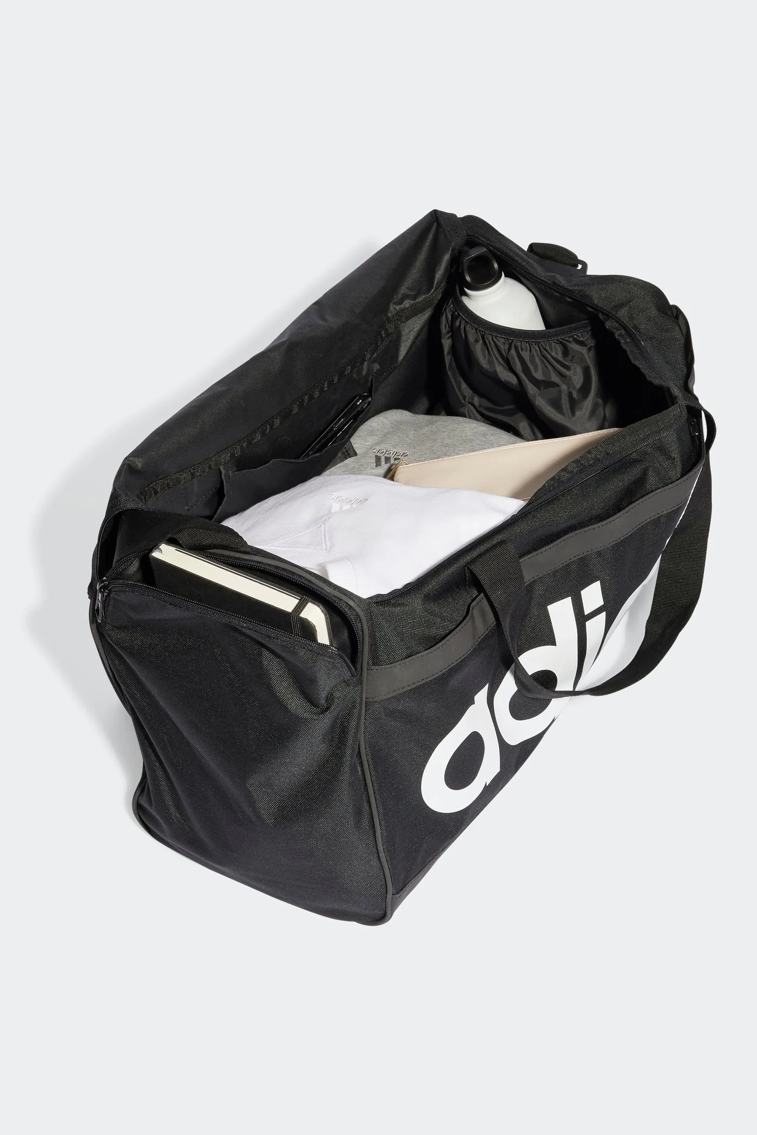 תיק אימון ESSENTIALS LINEAR DUFFEL BAG MEDIUM 39L בצבע שחור ולבן - Image 4