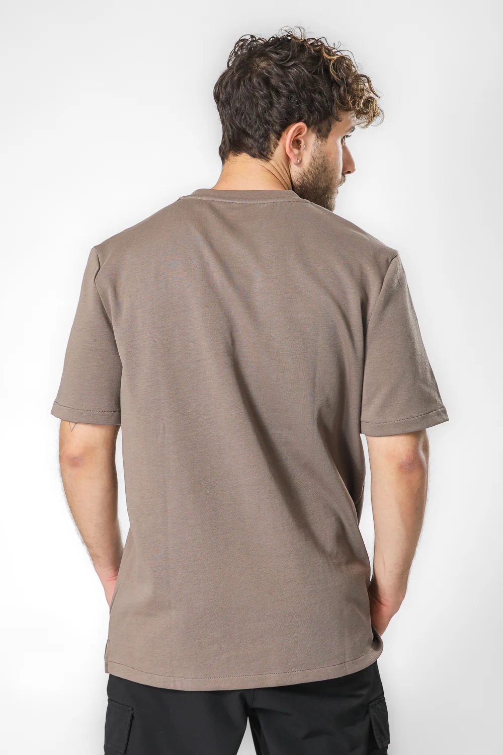 חולצה קצרה לגבר בגזרה לוס צווארון עגול - Image 3