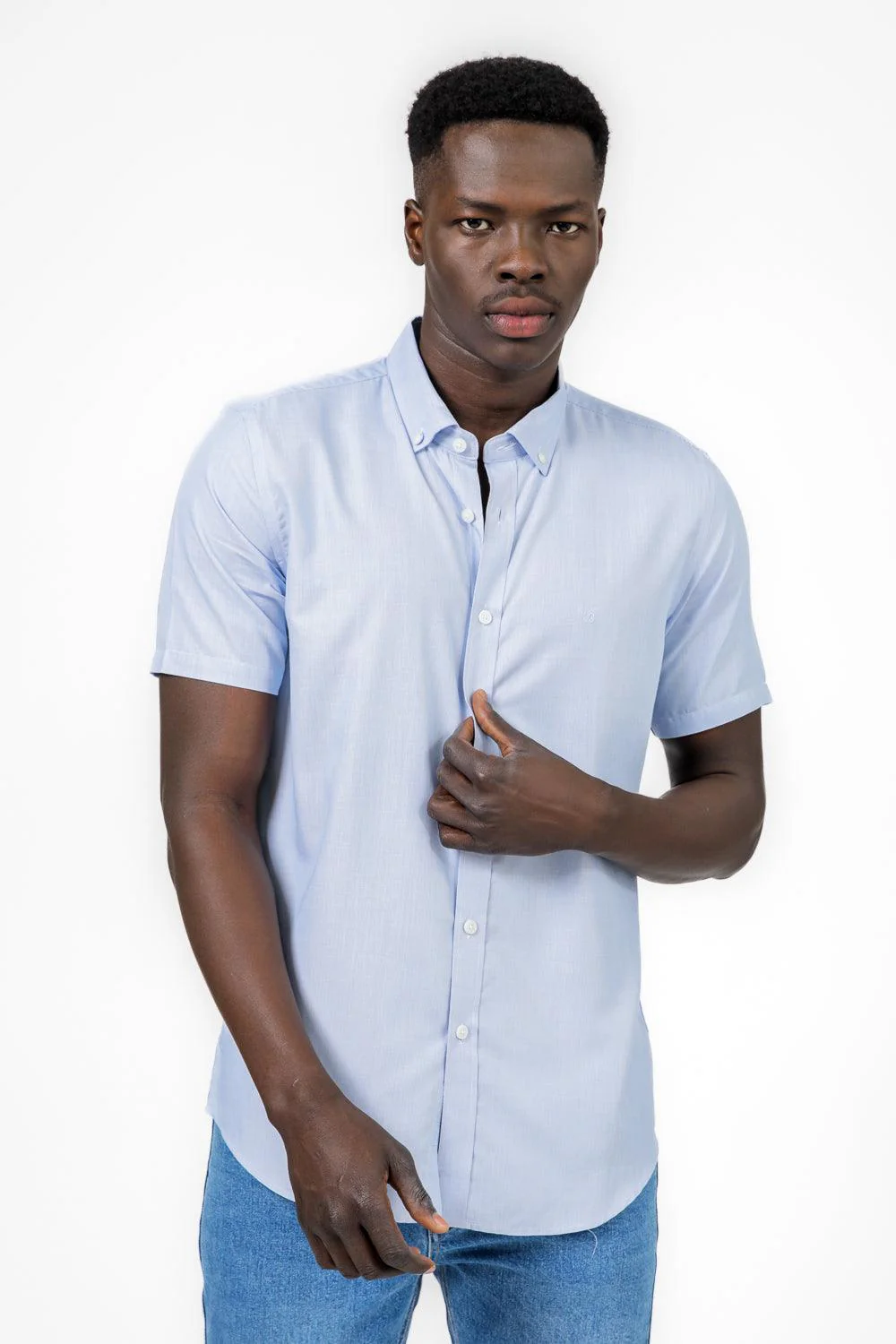 חולצה מכופתרת MODERN FIT בצבע תכלת