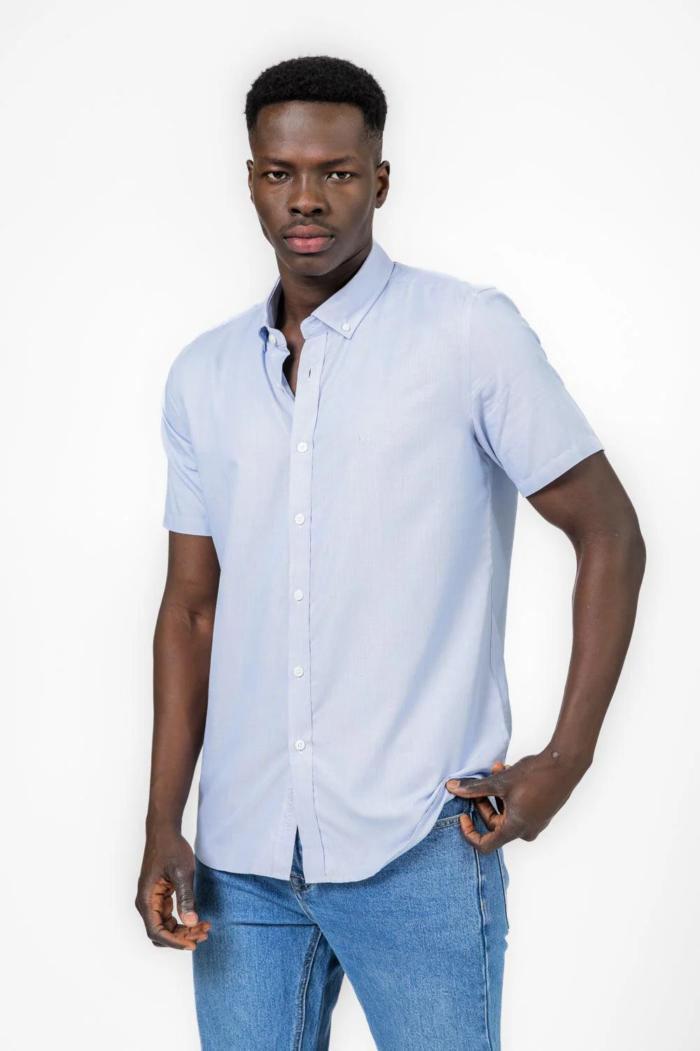 חולצה מכופתרת MODERN FIT בצבע תכלת - Image 3