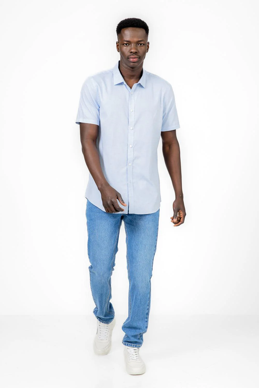 מכופתרת בגזרת SLIM FIT בצבע תכלת - Image 3