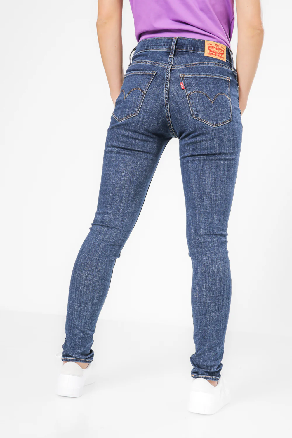 ג'ינס לנשים 311 SHAPING SKINNY בצבע כחול - Image 4