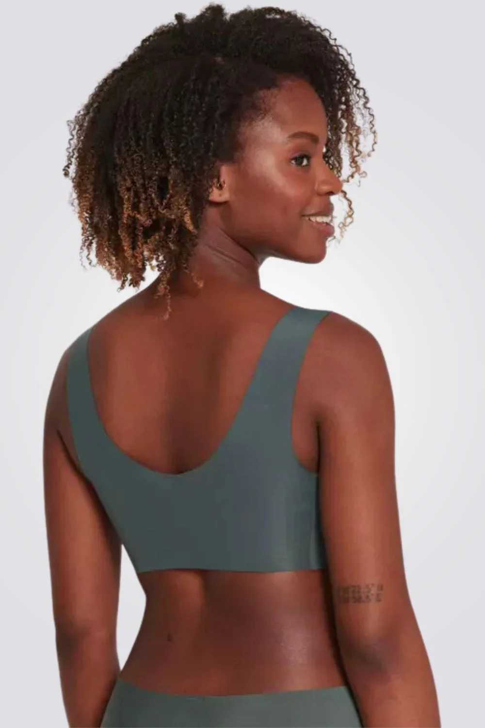 גוזייה Zero Feel Bralette EX בצבע כחול כהה - Image 2