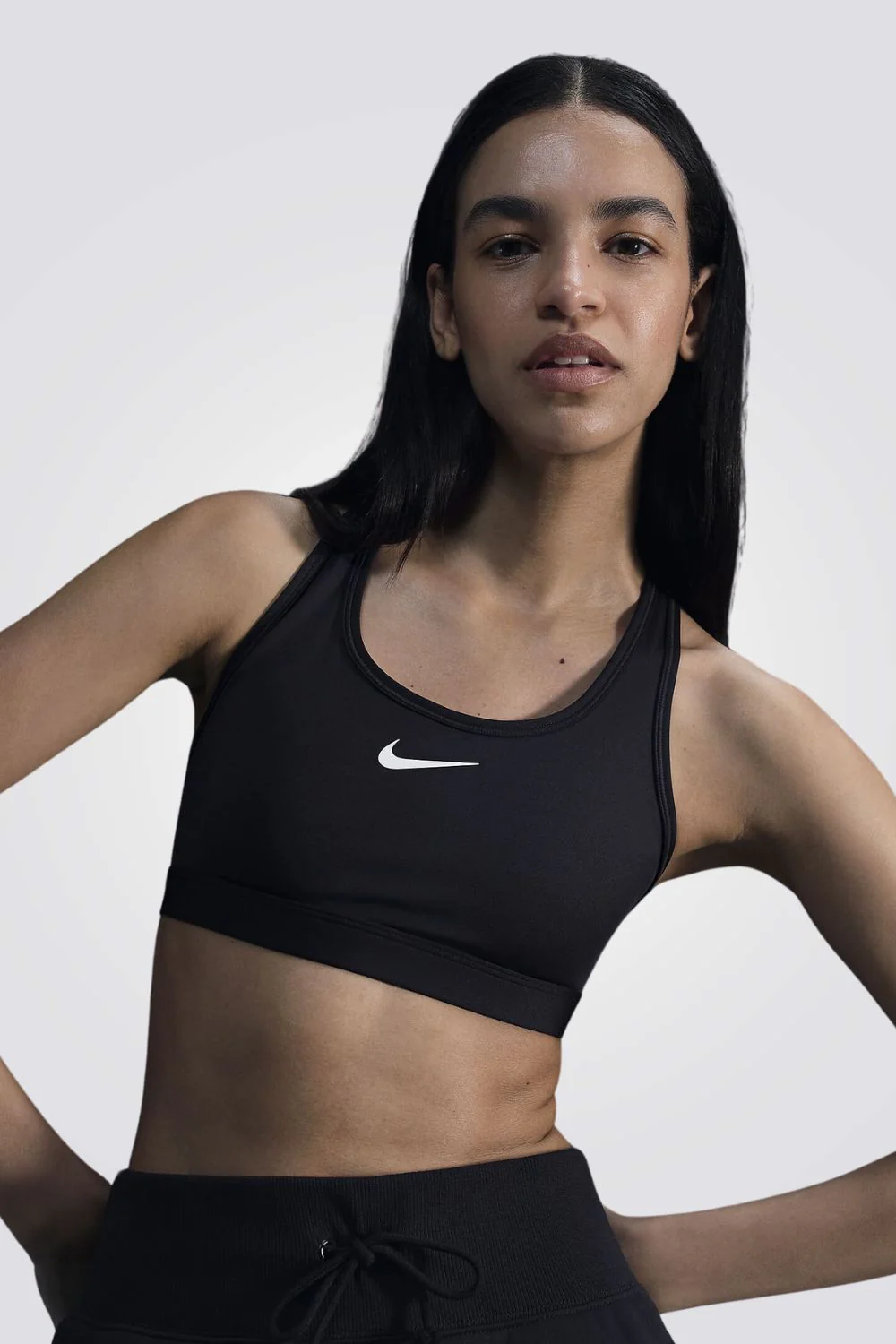 גוזיית ספורט Dri-FIT Swoosh לנשים | נייקי