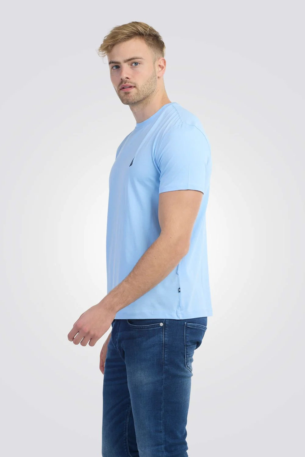 טישירט בייסיק בצבע כחול בהיר - Image 2