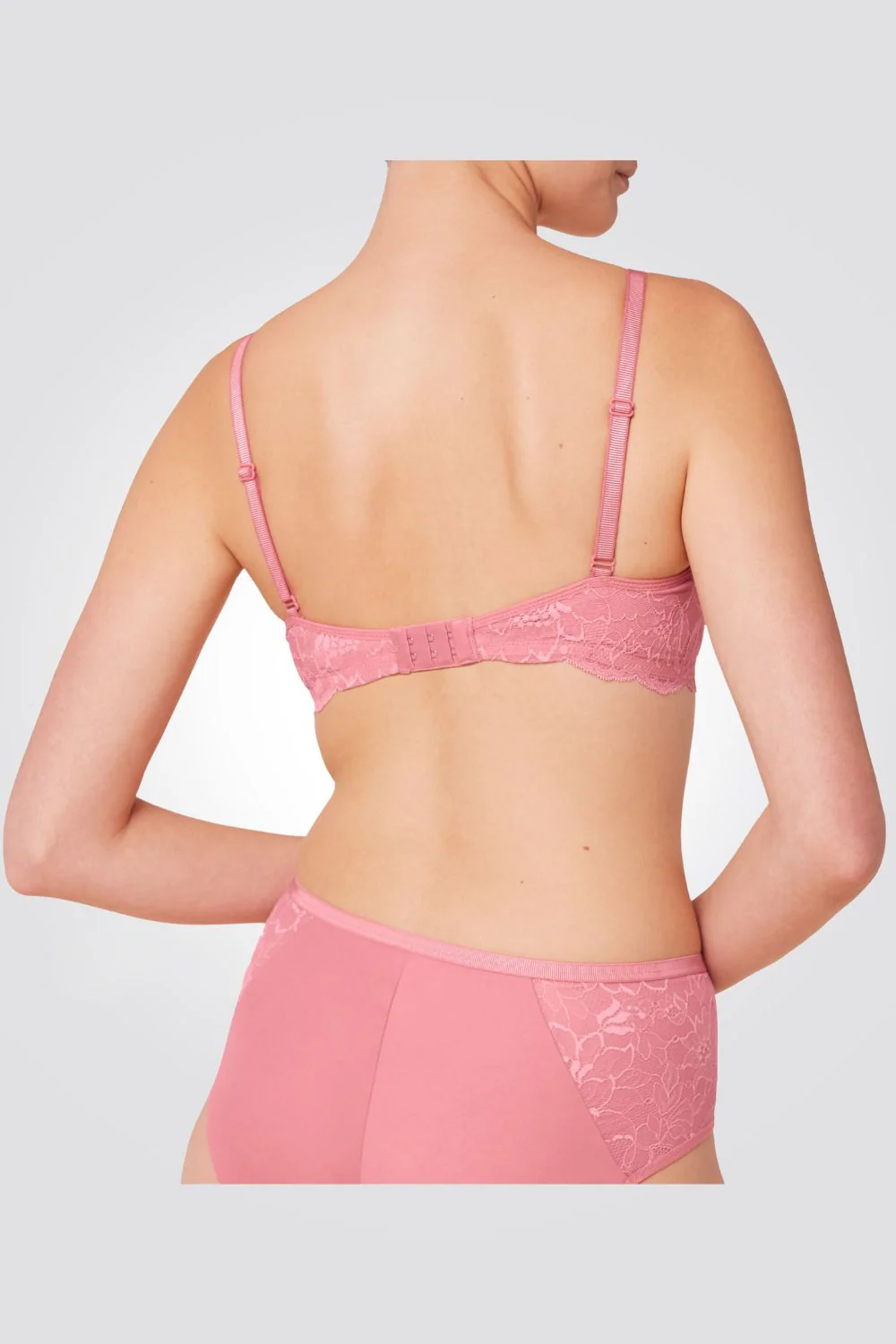 חזיית תחרה Amourette Charm T W02 ורוד - Image 2