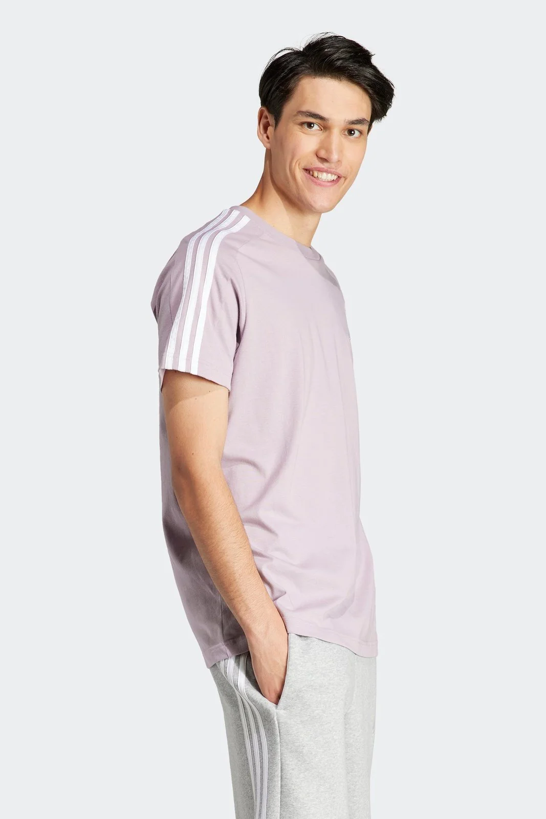 טישירט לגברים ESSENTIALS SINGLE JERSEY 3-STRIPES בצבע ורוד - Image 3