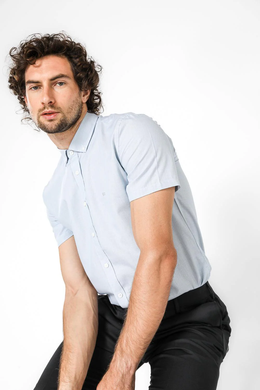 מכופתרת MODERN FIT בצבע כחול