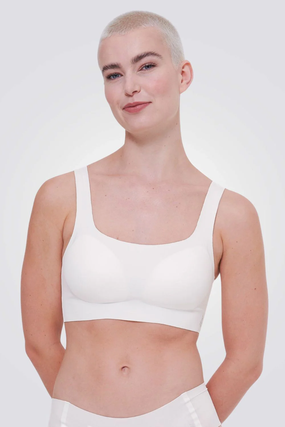חזיה ZERO Feel Bralette צווארון עגול בצבע לבן - Image 4