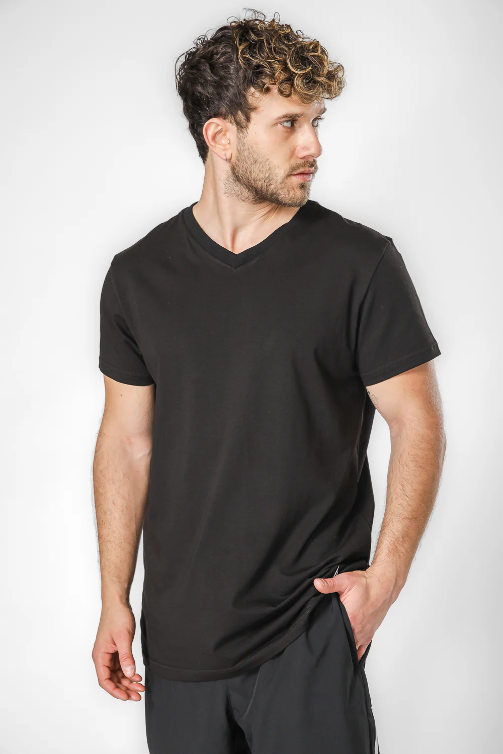 זוג חולצות V NECK לגבר - Image 2
