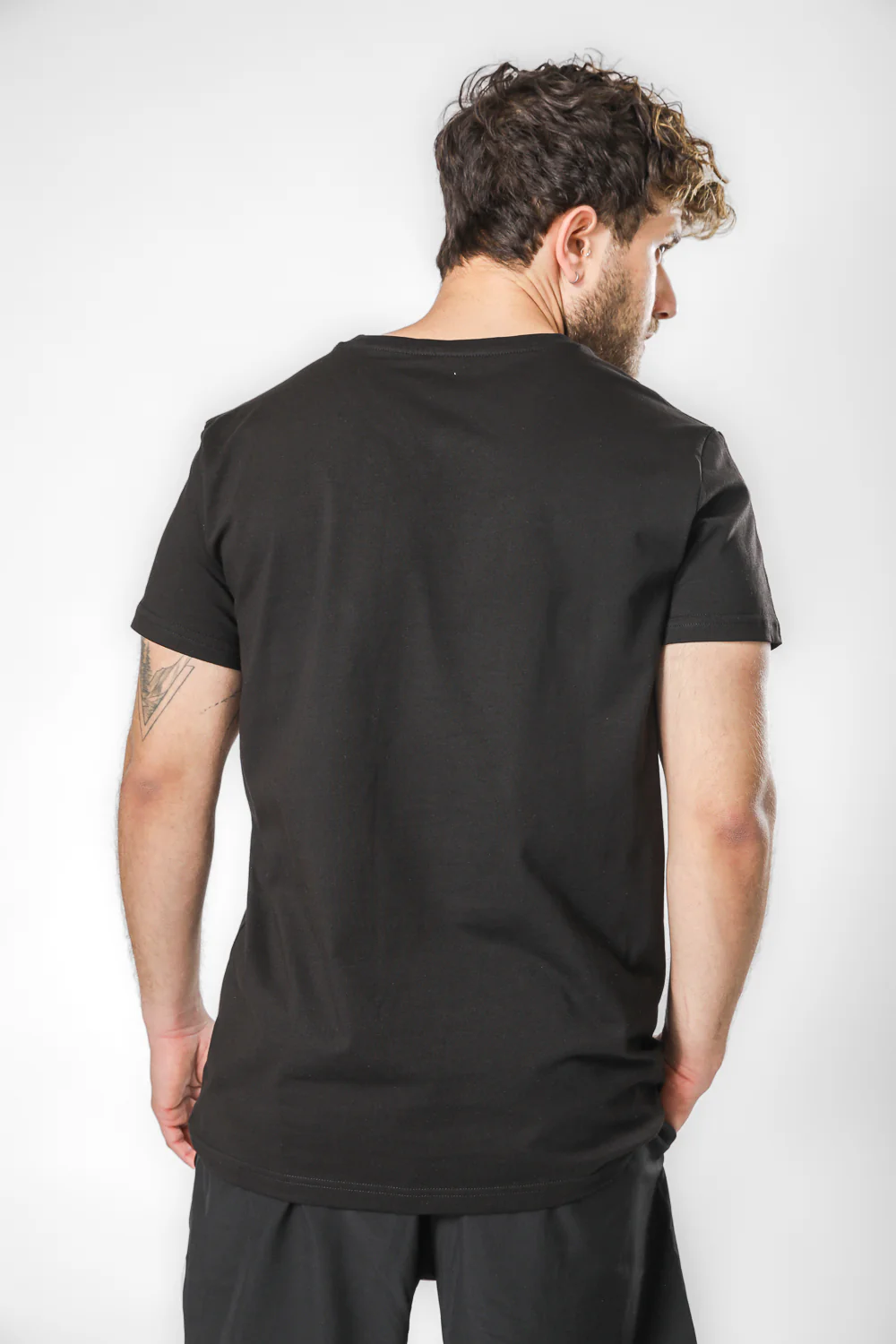 זוג חולצות V NECK לגבר - Image 3