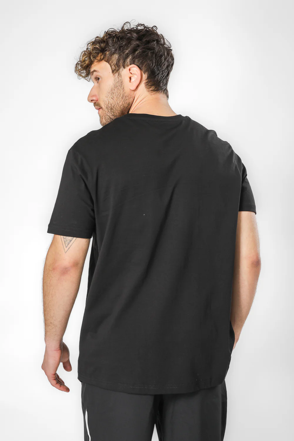 זוג חולצות  V NECK לגבר - Image 2