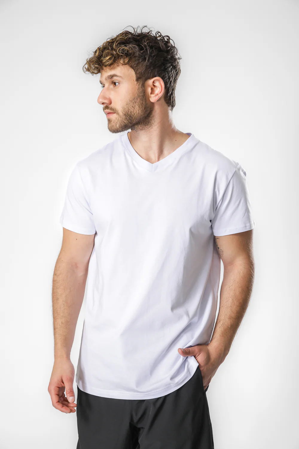 זוג חולצות V NECK לגבר - Image 2
