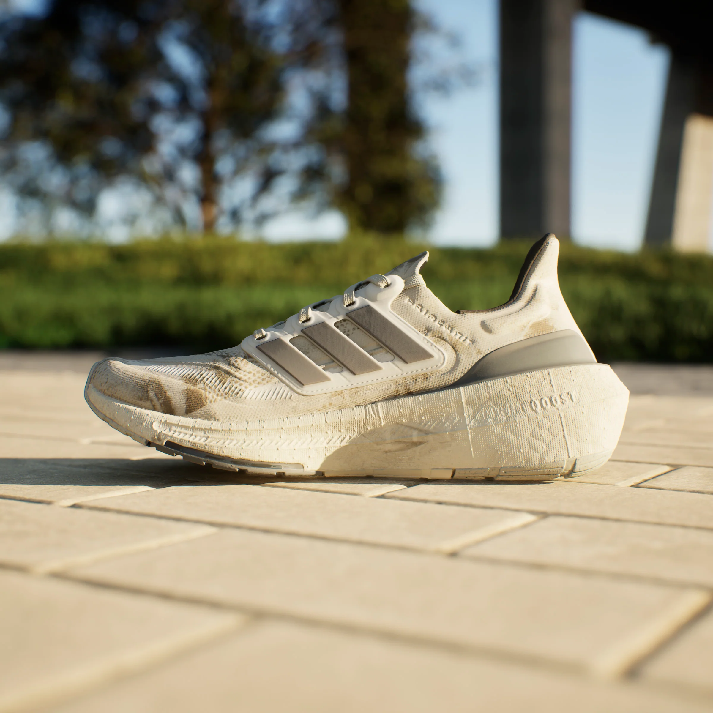 נעלי ספורט לגברים ULTRABOOST LIGHT בצבע אפור - Image 14