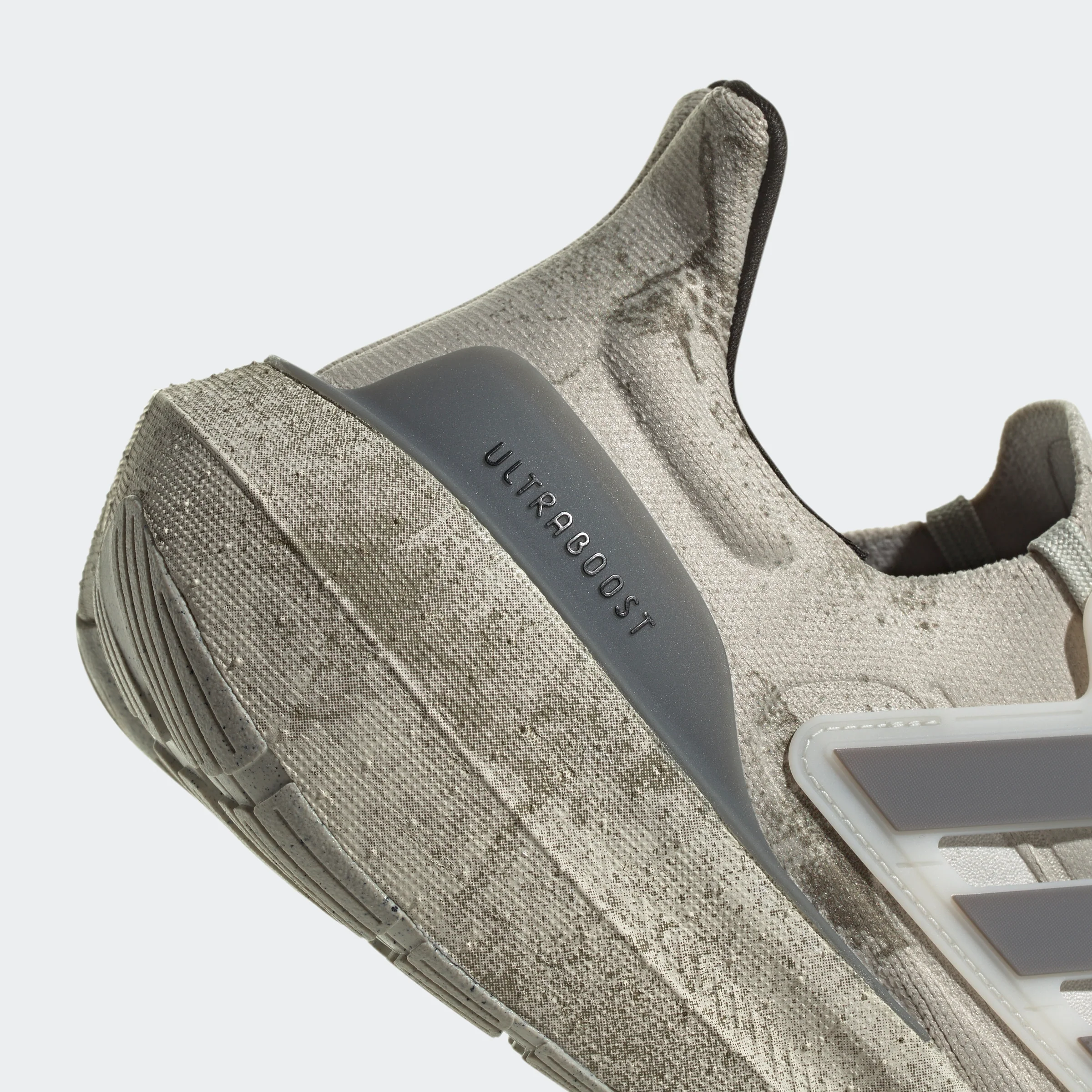נעלי ספורט לגברים ULTRABOOST LIGHT בצבע אפור - Image 7