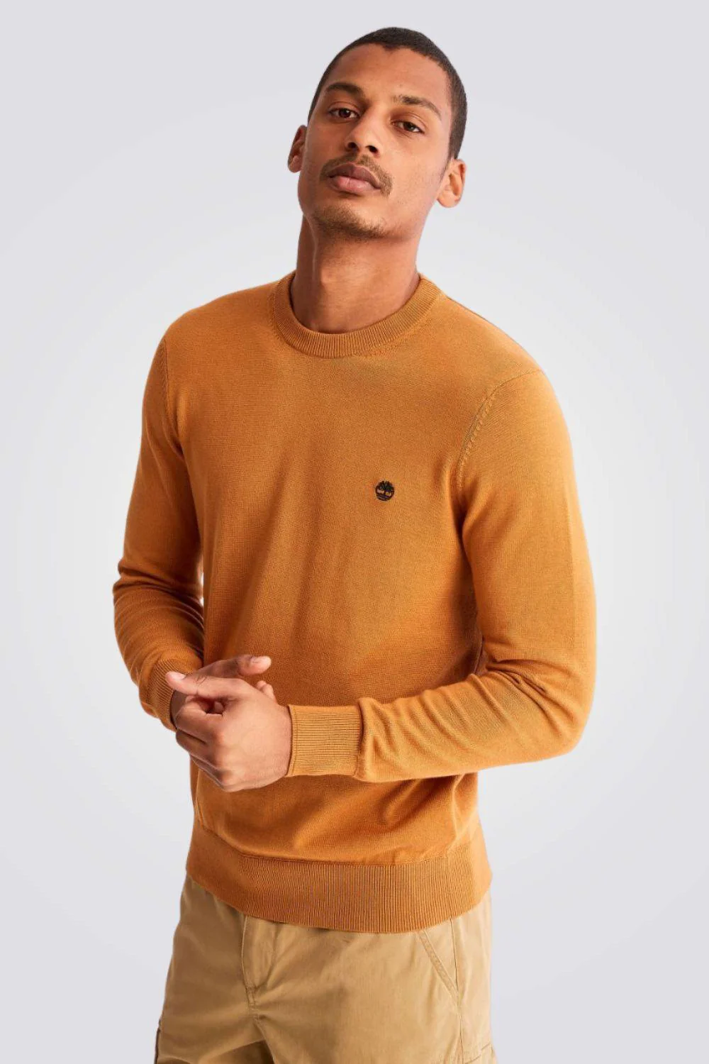 סריג CREW NECK בצבע קאמל