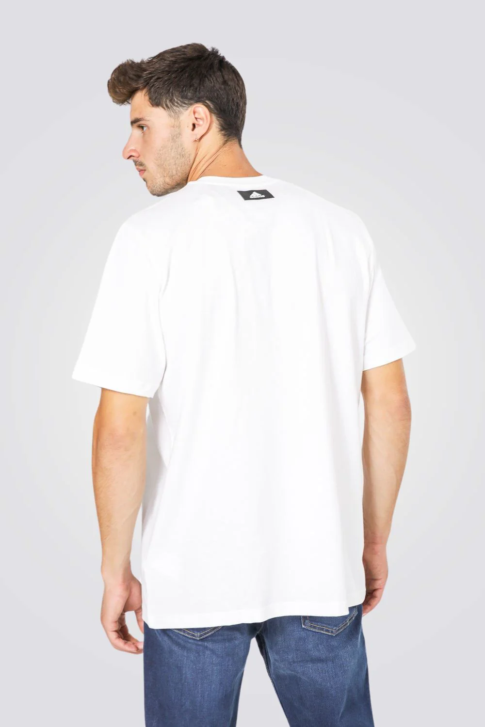 טישירט לגברים -3BAR LOGO בצבע לבן וזהב - Image 2