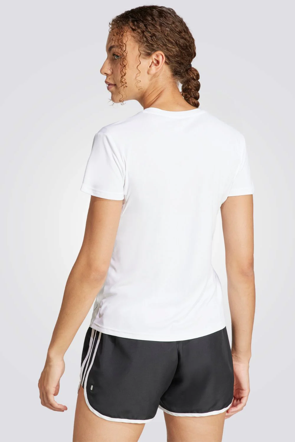 טישירט לנשים ADIZERO ESSENTIALS בצבע לבן - Image 2