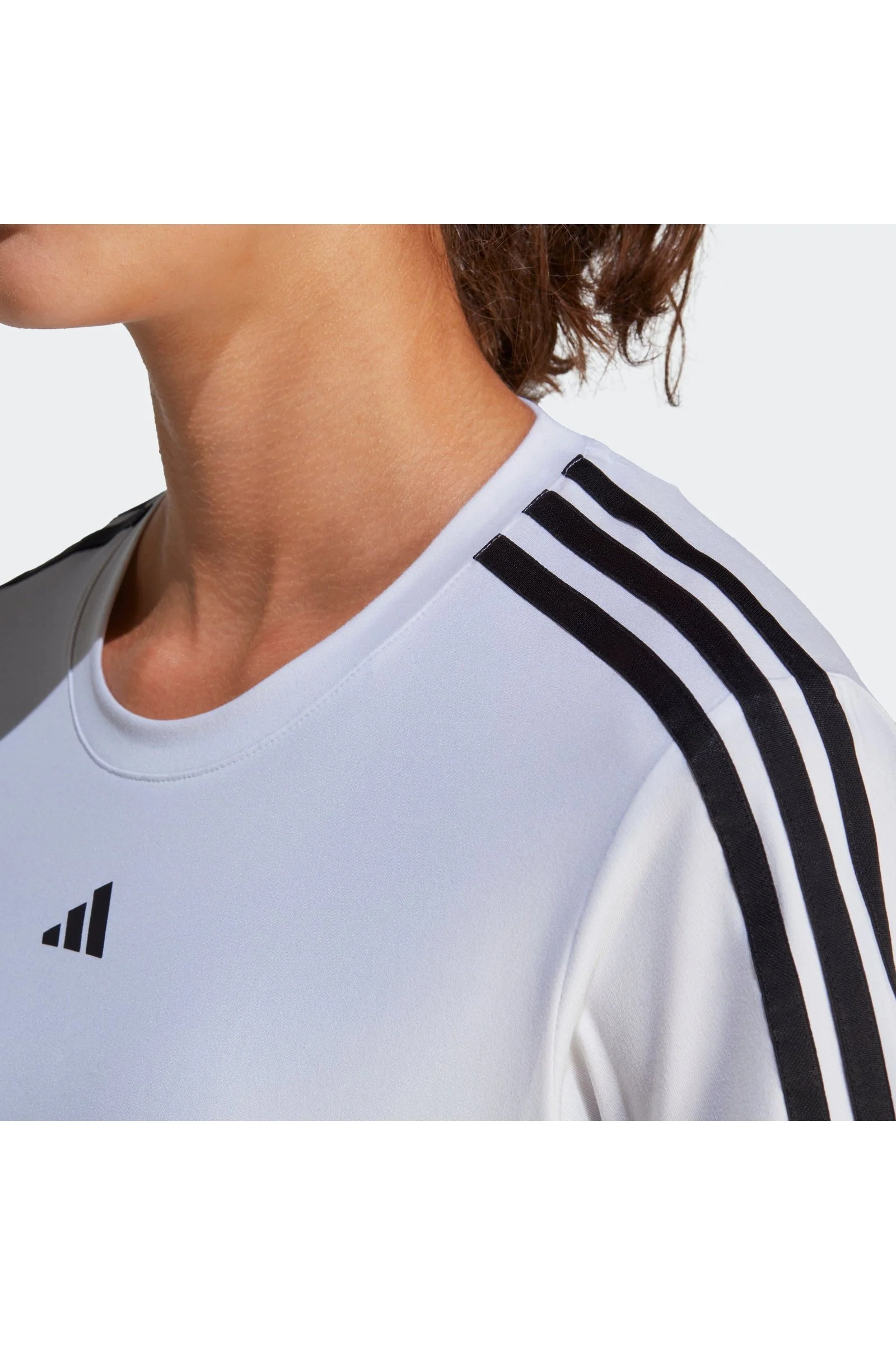 טישירט לנשים AEROREADY TRAIN ESSENTIALS 3-STRIPES בצבע לבן ושחור - Image 4