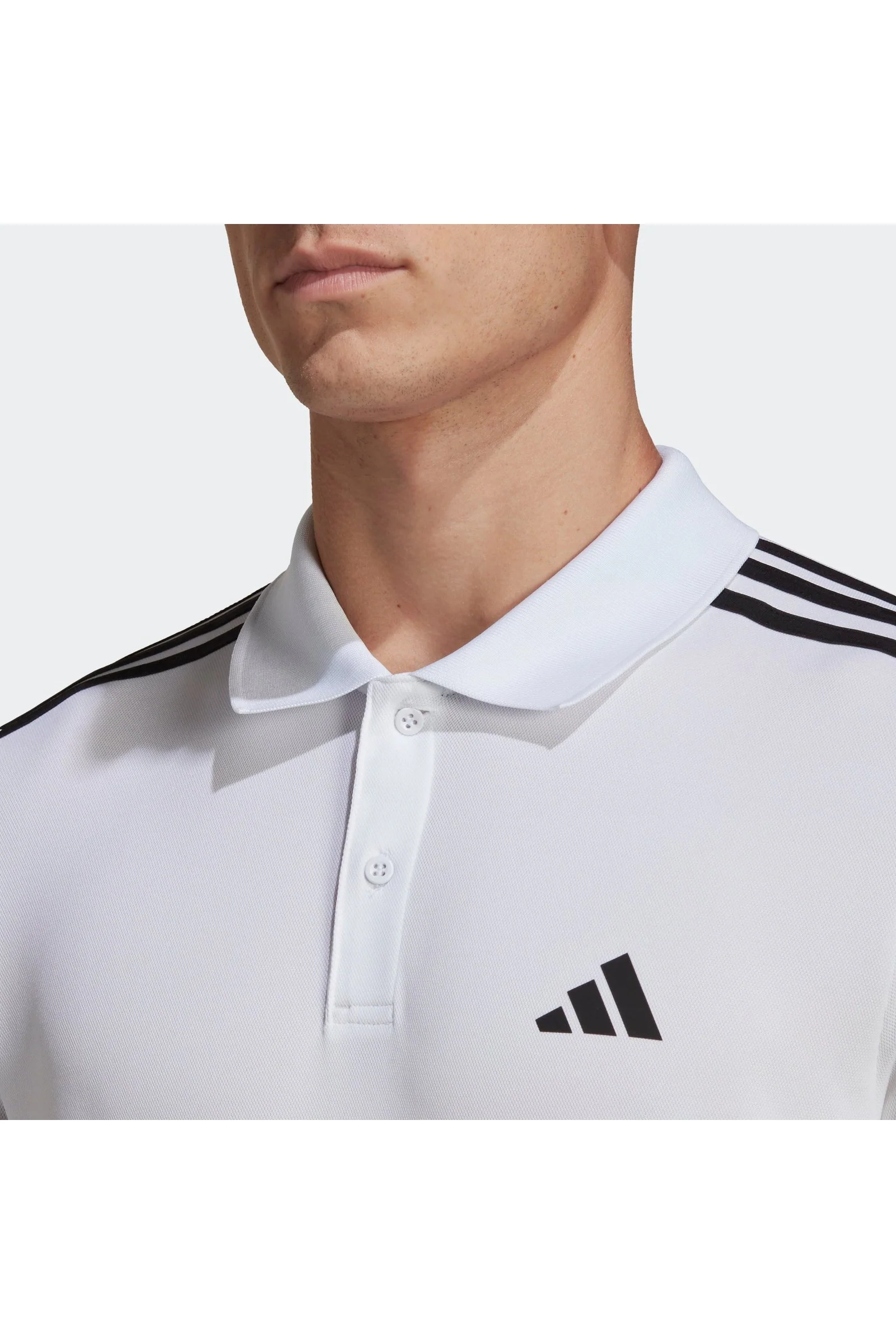 חולצת פולו לגברים TRAIN ESSENTIALS PIQUÉ 3-STRIPES בצבע לבן ושחור - Image 4