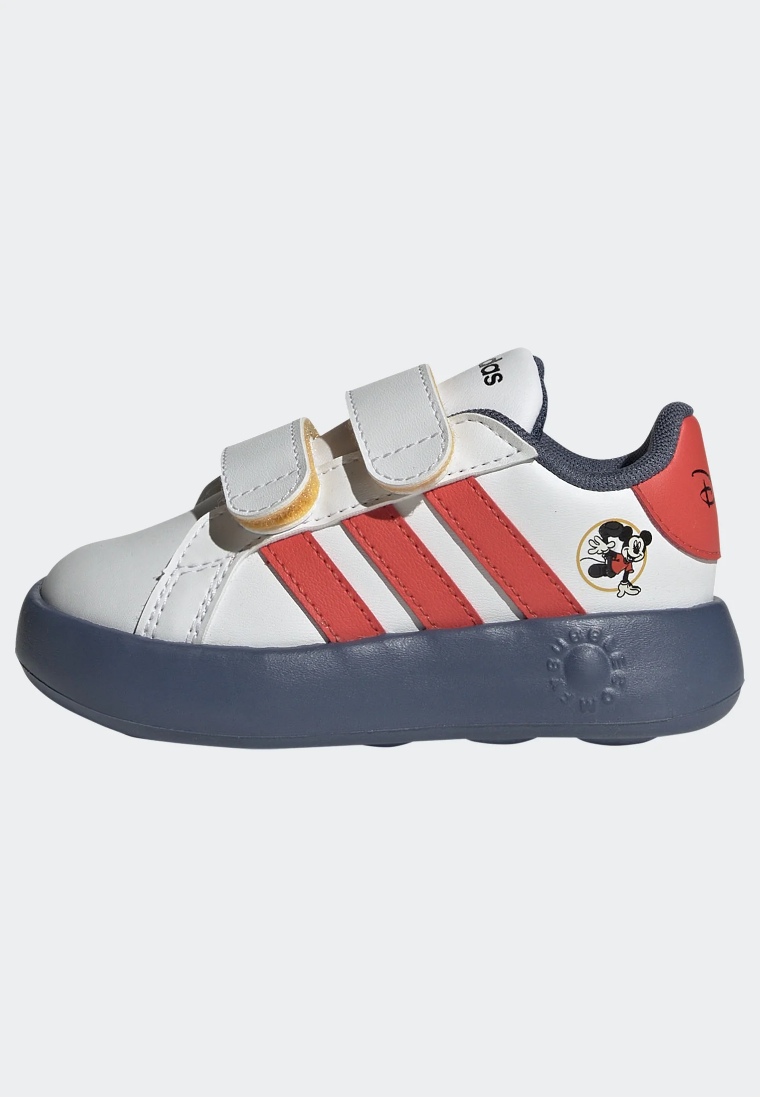 סניקרס לתינוקות adidas x Disney Mickey and Friends Grand Court 2.0 בצבע לבן כחול ואדום - Image 10