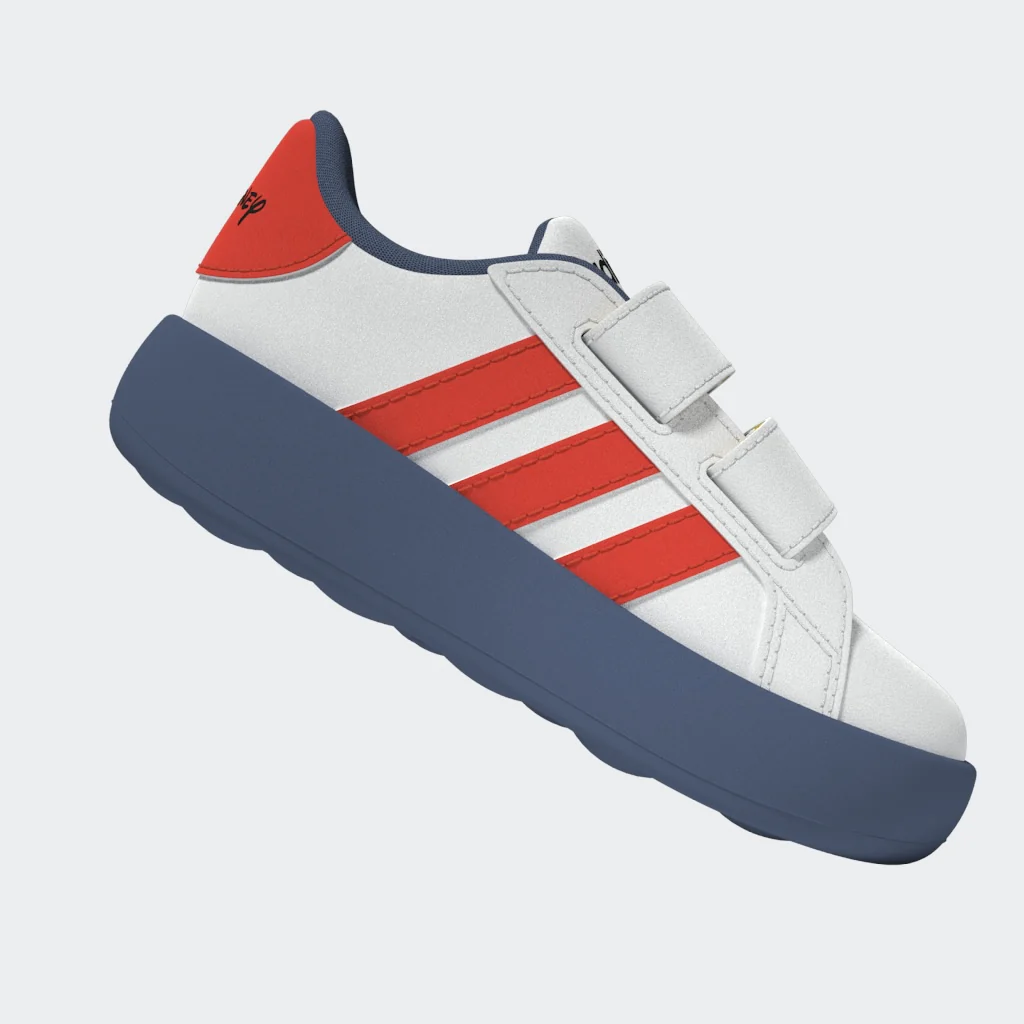 סניקרס לתינוקות adidas x Disney Mickey and Friends Grand Court 2.0 בצבע לבן כחול ואדום - Image 12