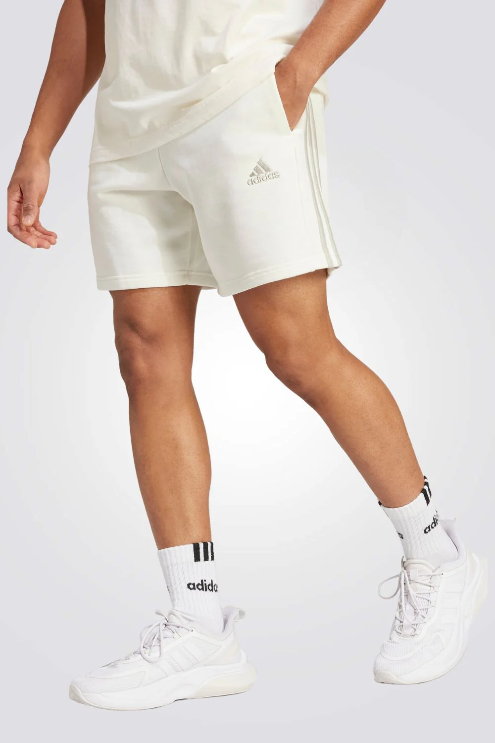 מכנסיים קצרים לגברים Εssentials French Terry 3-Stripe בצבע לבן ואפור
