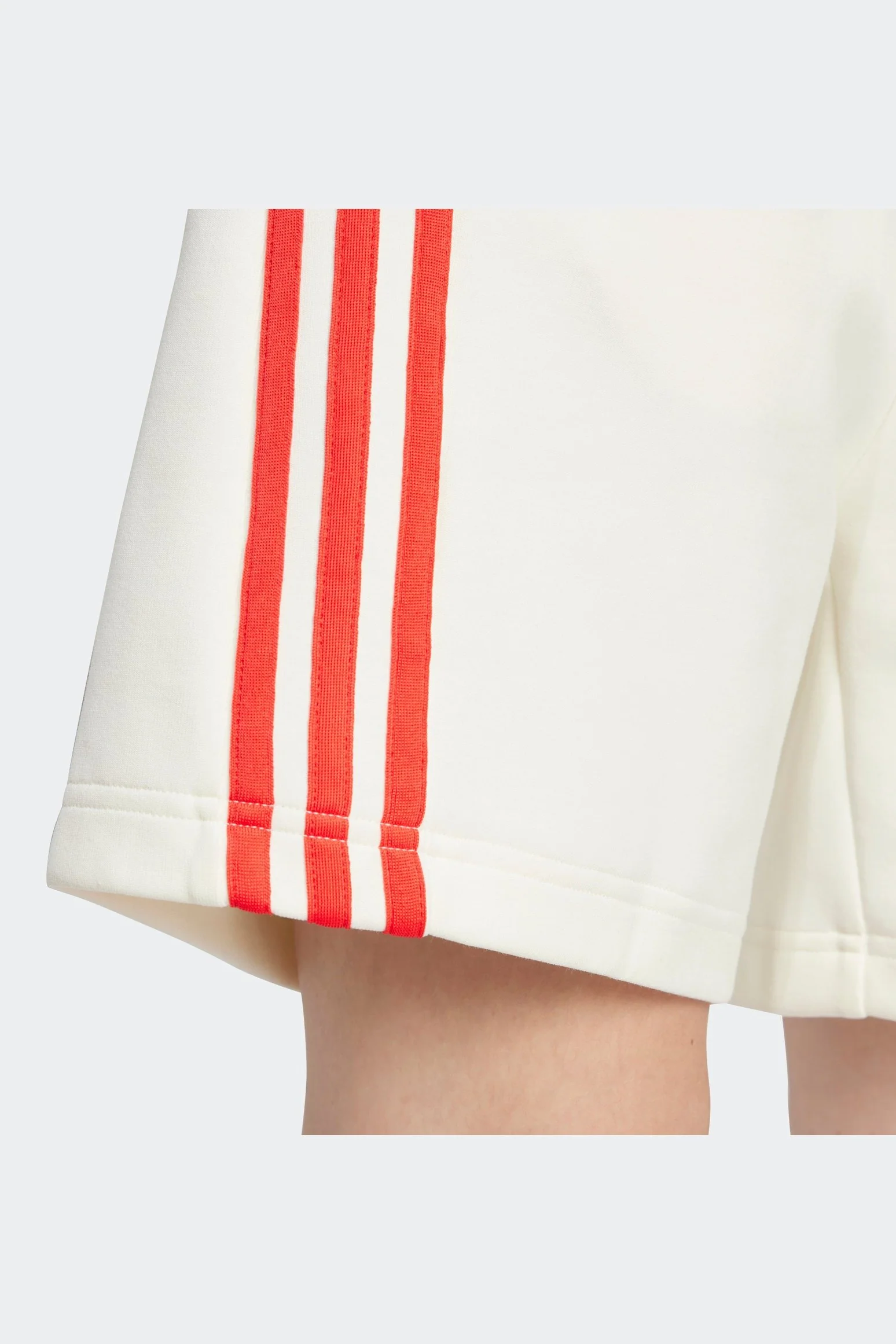מכנסיים קצרים לנשים FUTURE ICONS 3-STRIPES בצבע לבן ואדום - Image 4