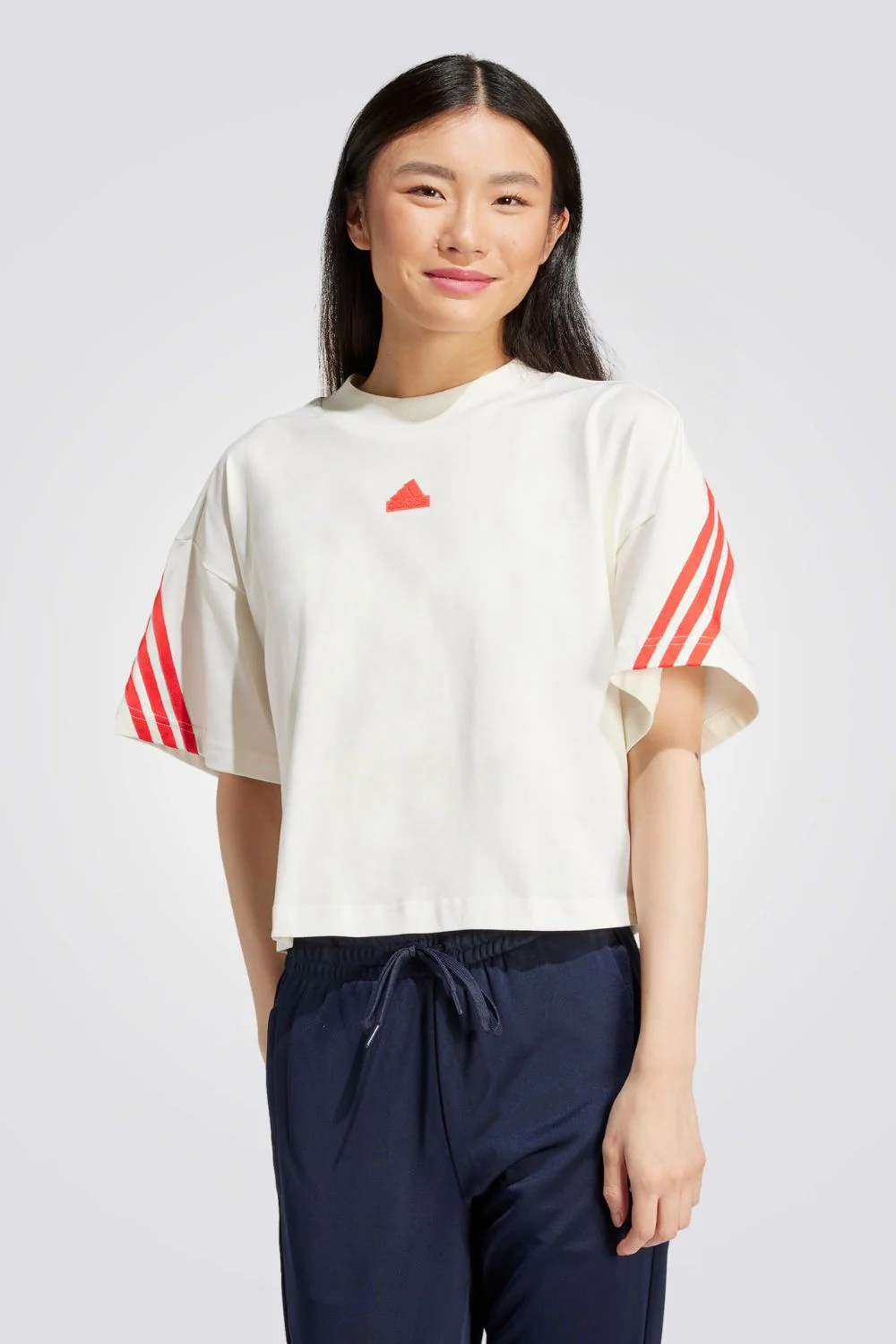 טישירט לנשים FUTURE ICONS 3-STRIPES בצבע לבן ואדום