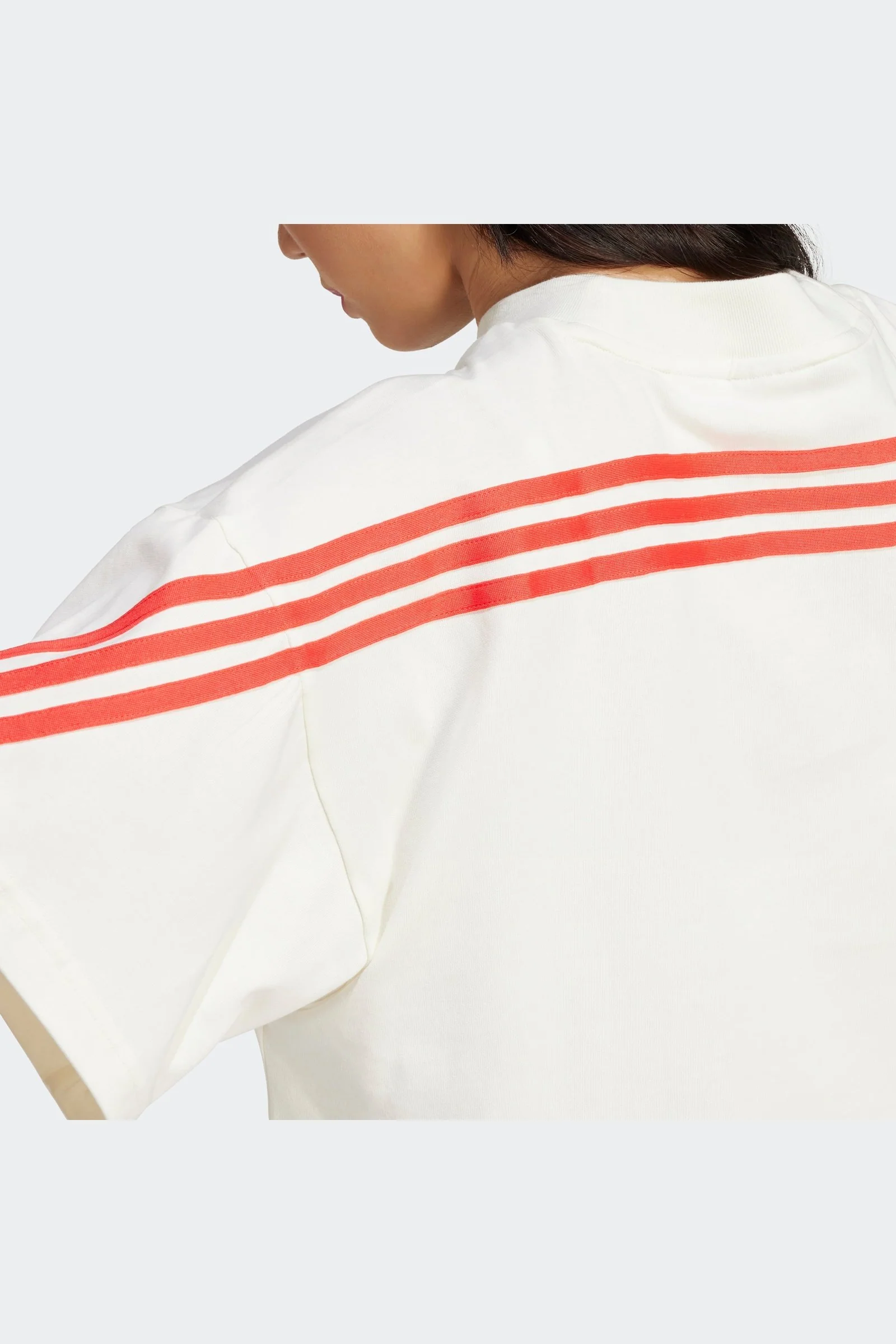 טישירט לנשים FUTURE ICONS 3-STRIPES בצבע לבן ואדום - Image 4