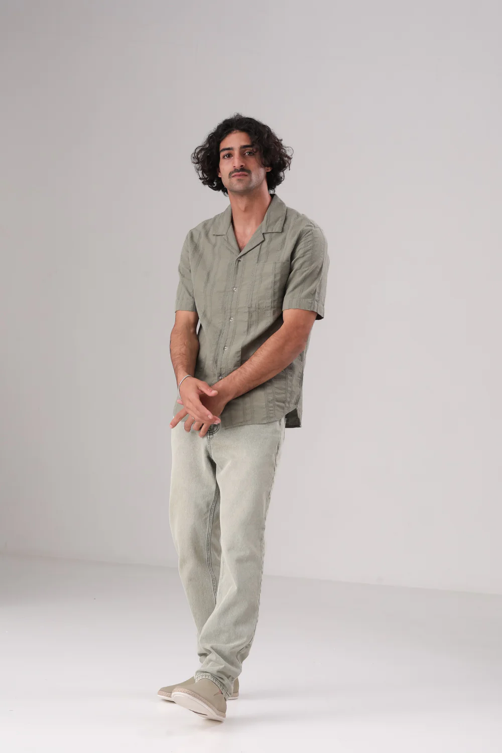 חולצה מכופתרת שרוולים קצרים - Image 8